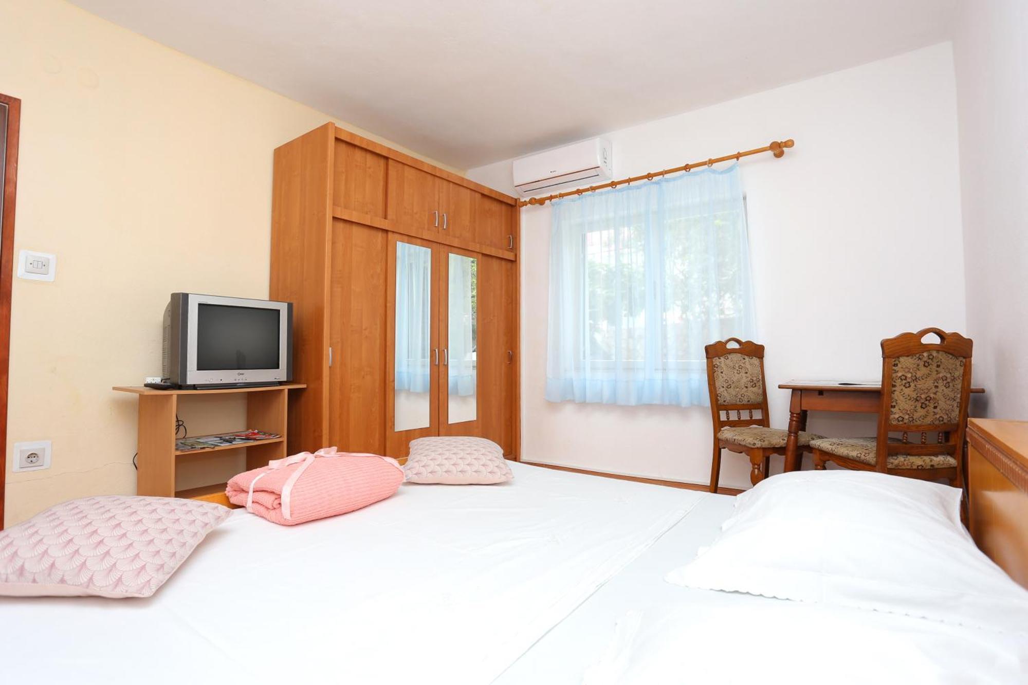 Rooms With A Parking Space Split - 17766 Habitación foto